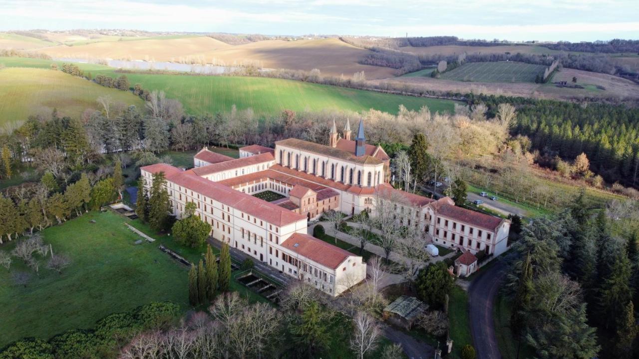 Hotellerie De L'Abbaye Bellegarde-Sainte-Marie Exterior photo